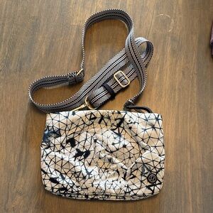 Lululemon Hip To Be Free Bag 
Star Crushed White Deep Navy / Naval Blue